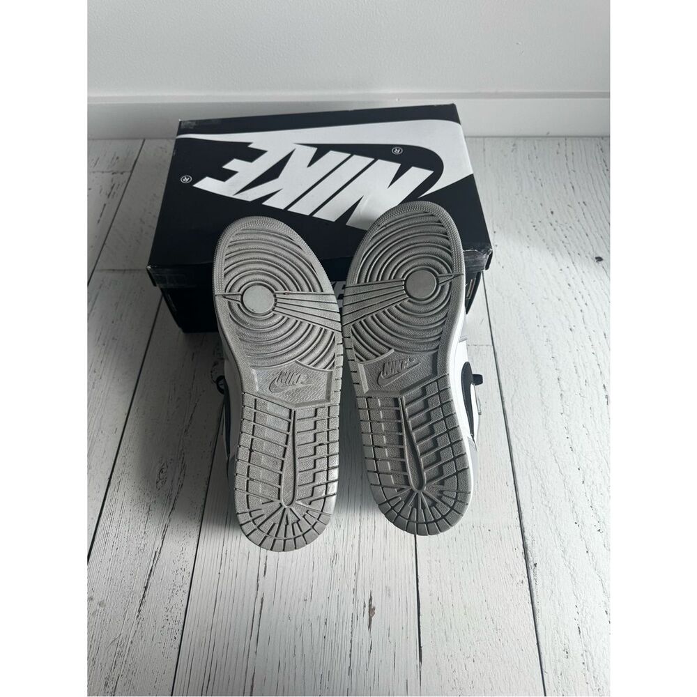 Air Jordan 1 Low OG - Wolf Grey and White - Picture 6 of 7